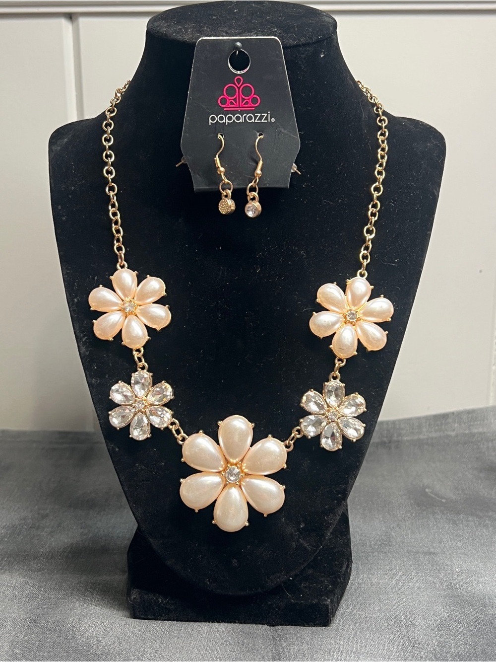 Paparazzi Gold Floral Necklace Set with Peach-White Pearlescent Petals